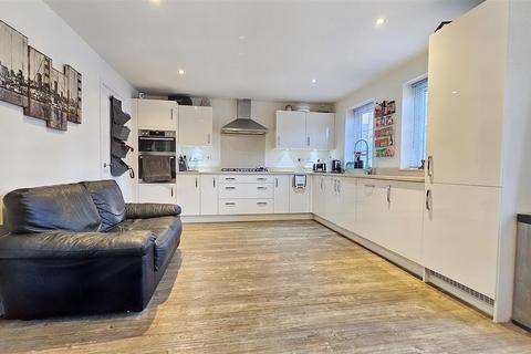 5 bedroom detached house for sale, Tweed Street, Lubbesthorpe, Leicester