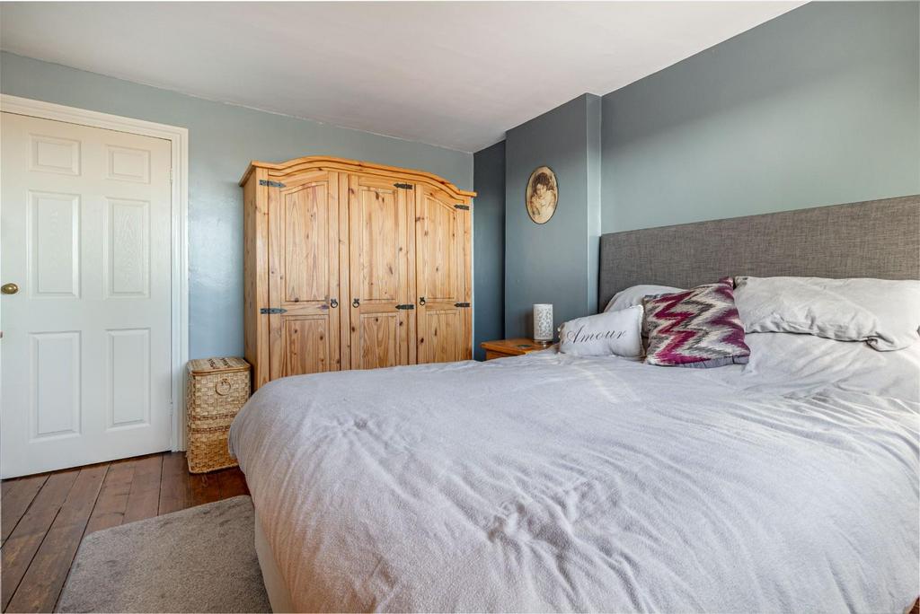 Bedroom-1-2 8.jpg