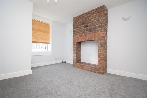 2 bedroom end of terrace house to rent, Twitch Hill, Wakefield WF4
