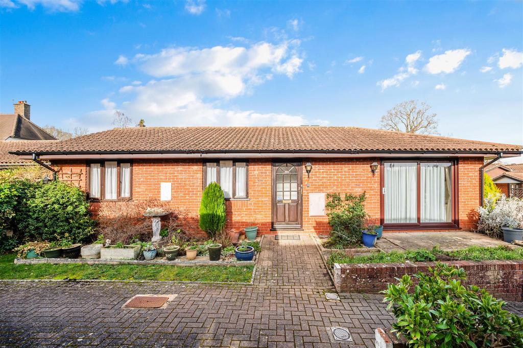 Oakmead Green, Epsom 2 bed retirement property for sale £350,000