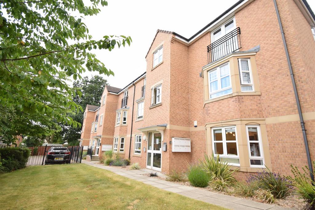 Royal Troon Mews, Wakefield WF1 2 bed apartment £895 pcm (£207 pw)