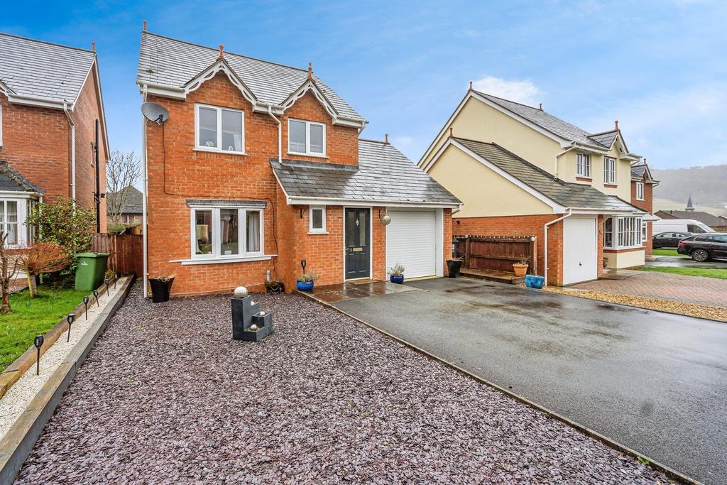 Maes Y Dafarn, Caersws SY17 3 bed detached house for sale £245,000