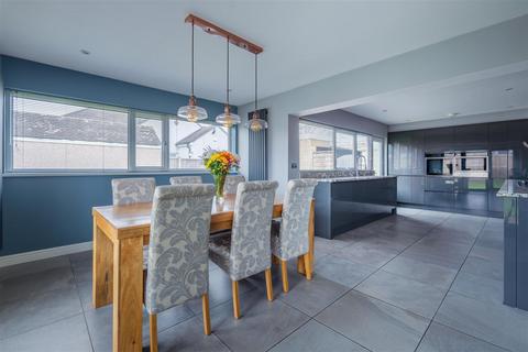 12 Oaklands Drive, Oldland Common, Bristol, BS30 6RE