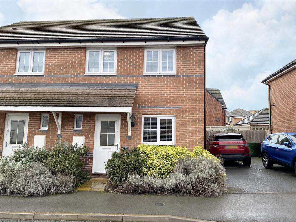 70 Squinter Pip Way, Bowbrook, Shrewsbury, SY5 8PY 3 bed semidetached