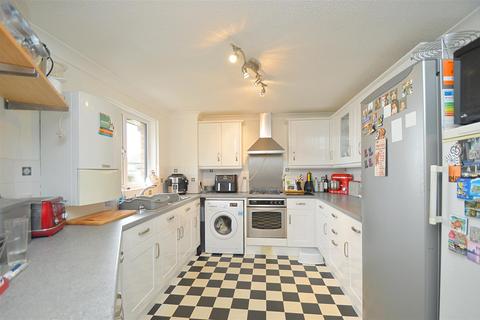 2 bedroom apartment for sale - SEA VIEWS * SHANKLIN