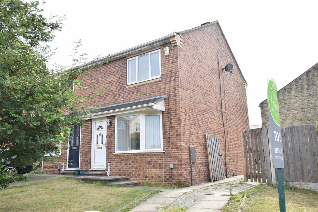 Ashleigh Gardens, Ossett WF5 2 bed semidetached house £875 pcm (£202 pw)