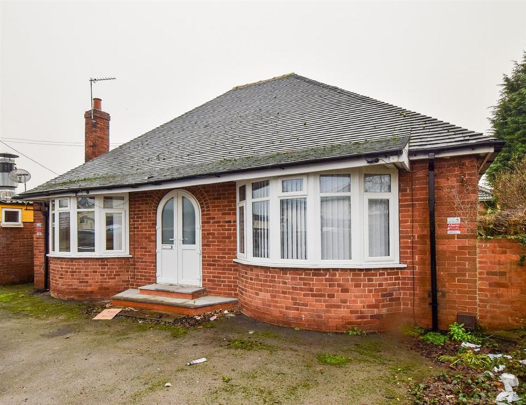 Painthorpe Lane, Wakefield WF4 3 bed detached bungalow £900 pcm (£208 pw)