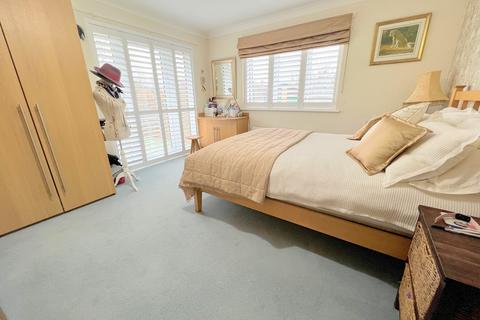 2 bedroom detached bungalow for sale, Glenavon, New Milton, Hampshire. BH25 6TU