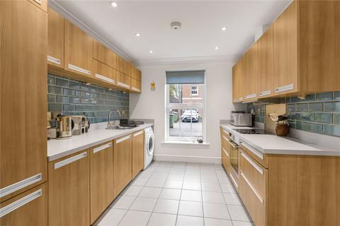 6 College Close, Thame, OX9 2DQ
