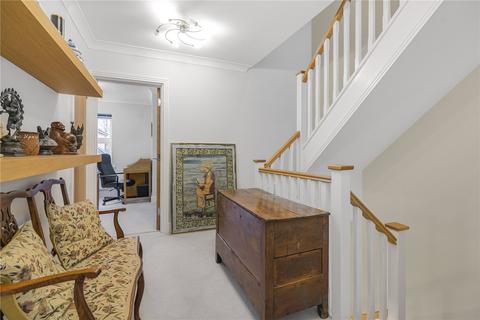 6 College Close, Thame, OX9 2DQ