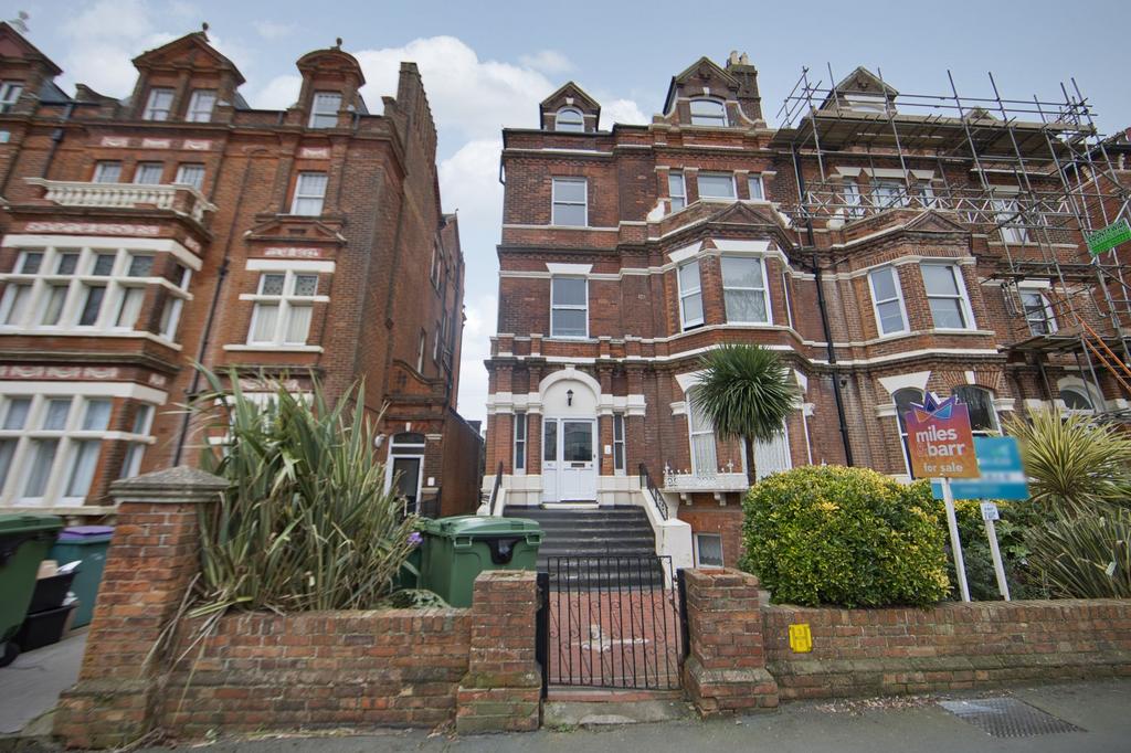 Castle Hill Avenue, Folkestone, CT20 2 bed apartment for sale £195,000