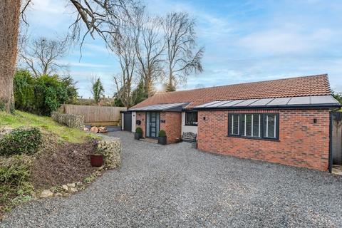 4 bedroom bungalow for sale, Chatsworth Avenue, Southwell, Nottinghamshire, NG25