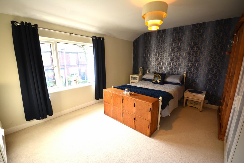 Large Main bedroom