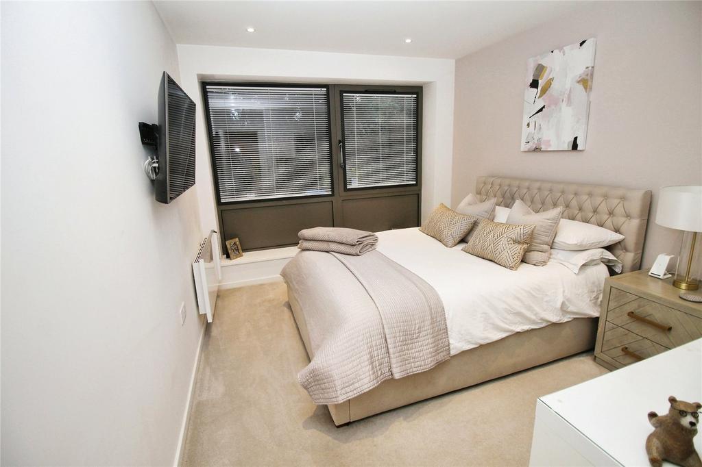 Hubert Road, Brentwood, Essex, CM14 2 bed apartment for sale £265,000