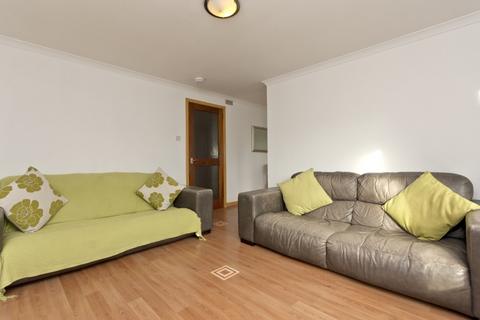 2 bedroom flat to rent, Froghall Terrace, Aberdeen AB24