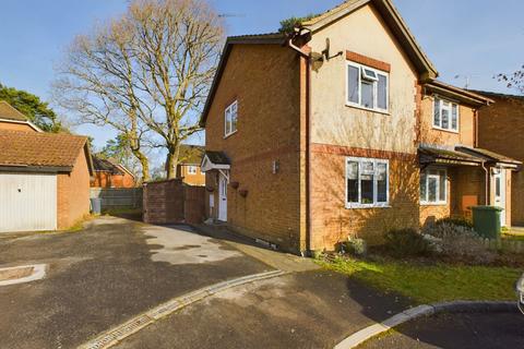 10 Juniper Close, Whitehill, Bordon, GU35 9EZ