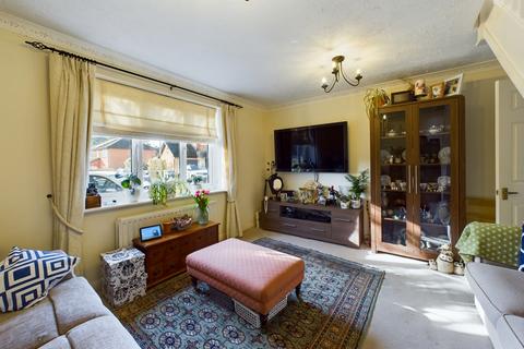 10 Juniper Close, Whitehill, Bordon, GU35 9EZ