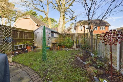 10 Juniper Close, Whitehill, Bordon, GU35 9EZ
