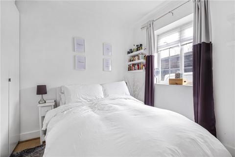 69b Dagnall Park, London, SE25 6NS
