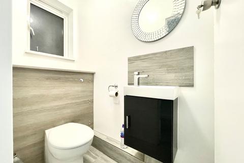 3 bedroom flat to rent, Bayham Place, London NW1