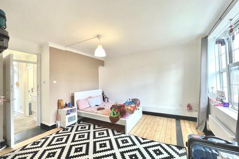 2 bedroom flat to rent - Aldenham Street, London NW1