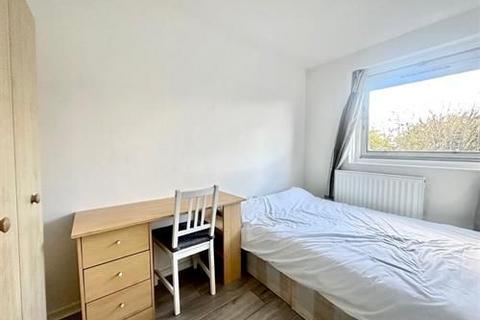 3 bedroom flat to rent, York Way Estate, London N7