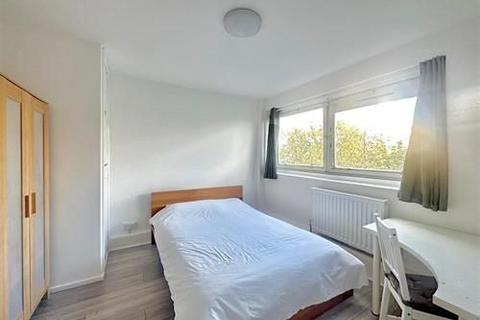 3 bedroom flat to rent, York Way Estate, London N7