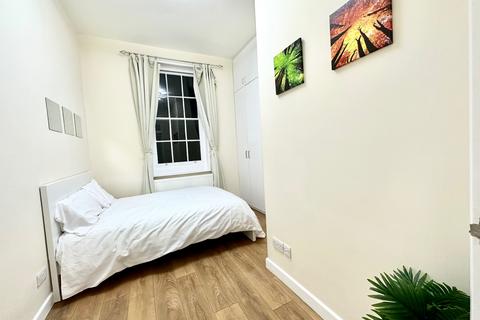 2 bedroom flat to rent, 1st Floor , London NW1