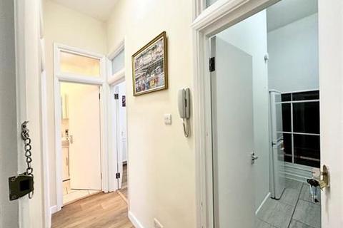 2 bedroom flat to rent, 1st Floor , London NW1