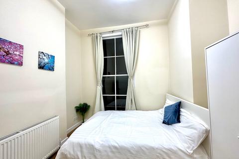 2 bedroom flat to rent, 1st Floor , London NW1