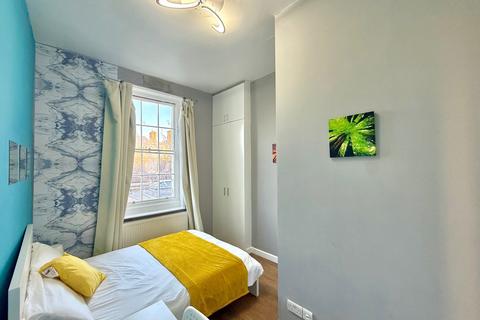 2 bedroom flat to rent, 1st Floor , London NW1