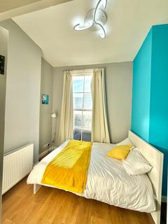 2 bedroom flat to rent, 1st Floor , London NW1