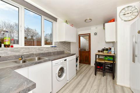 5 bedroom end of terrace house for sale - Knockhall Road, Greenhithe, Kent