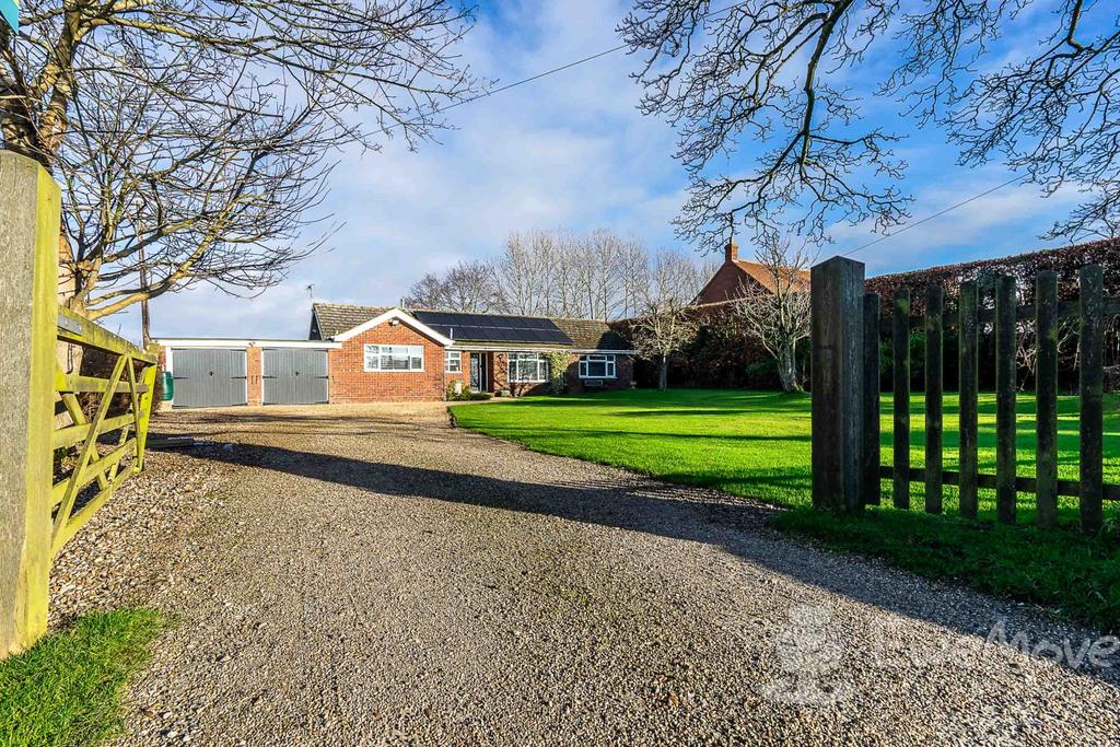 Knapton Green, North Walsham, Norfolk, NR28 4 bed bungalow for sale £