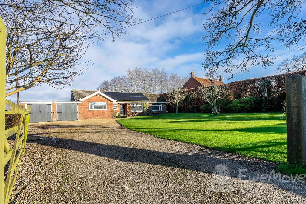 Knapton Green, North Walsham, Norfolk, NR28 4 bed bungalow for sale £
