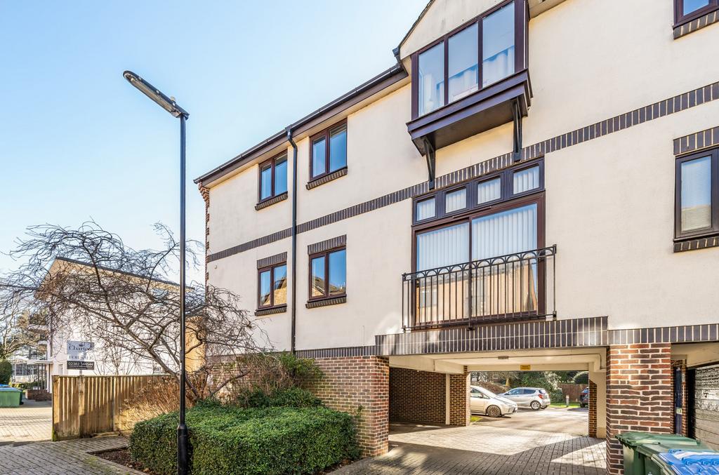 Mayfair Gardens, Banister Park, Southampton, Hampshire, SO15 3 bed for sale £265,000