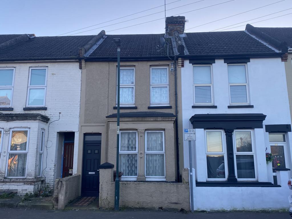 Balmoral Road, Gillingham, Kent, ME7 3 bed terraced house £1,350 pcm