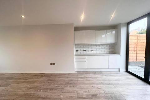 2 bedroom end of terrace house to rent, London SE26