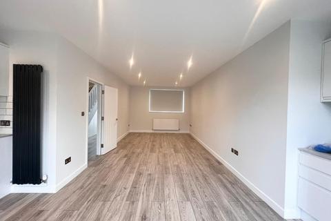 2 bedroom end of terrace house to rent, London SE26