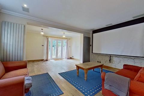 3 bedroom detached house to rent, Manor Road, Guildford, Surrey, GU2 9NR