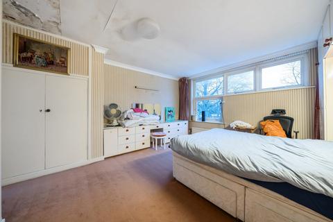 1 Morecoombe Close, Kingston Upon Thames, KT2 7JQ