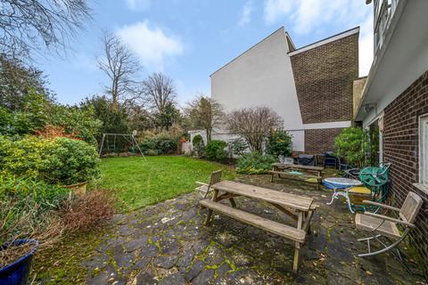 1 Morecoombe Close, Kingston Upon Thames, KT2 7JQ