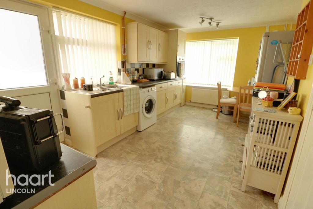 Londesborough Way, Metheringham 3 bed detached bungalow £190,000