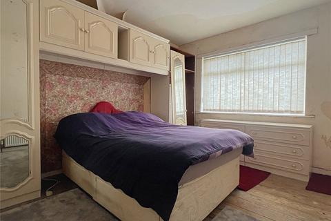 3 bedroom semi-detached house for sale - Everest Avenue, Shipley, BD18
