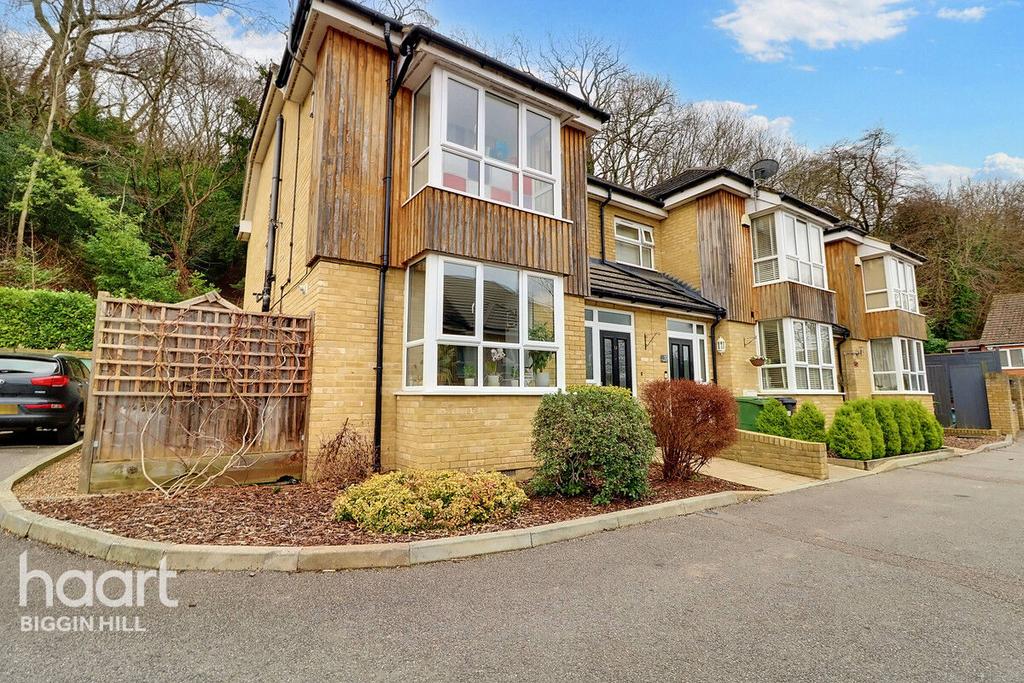 Sunningvale Close, Biggin Hill 4 bed end of terrace house for sale £