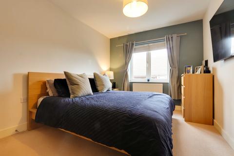 2 bedroom flat for sale, Skippetts Gardens, Basingstoke, Hampshire, RG21