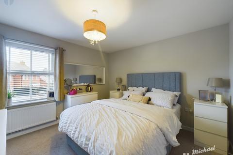 3 bedroom semi-detached house for sale, Cheddington Grove, Aylesbury