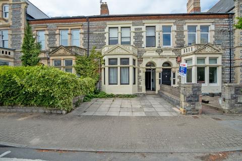 4 bedroom terraced house for sale - 11 Bradenham Place, Penarth CF64
