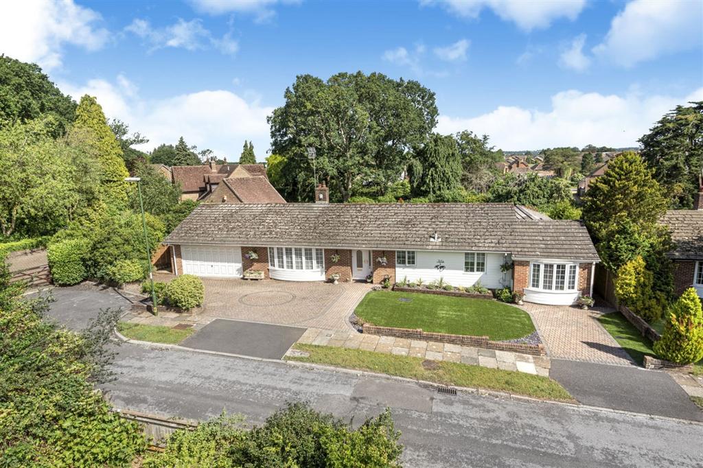 Plantation Way, Storrington, RH20 3 bed property for sale £800,000