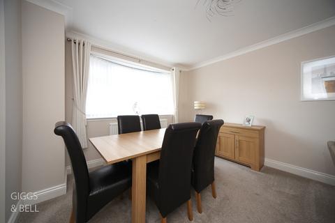 12 Collingtree, Luton, LU2 8HN